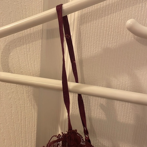 Burgundy Lace Trim Tank Top - Picture 4 of 7